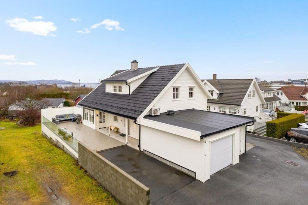 House With 5 Bedrooms, 2 Bathrooms, Available For Ons Stavanger Extérieur photo